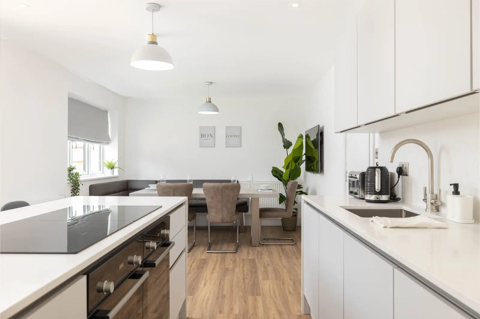 A spacious Your Manor communal kitchen and dining area